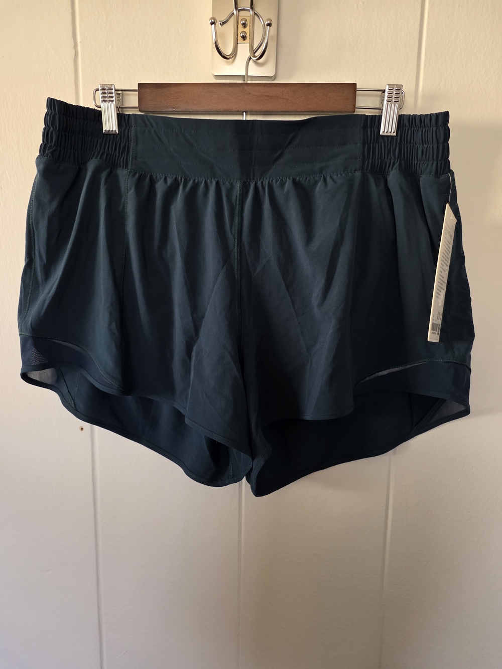 Lululemon Hotty Hot HR Short 4" Size 14 NWT